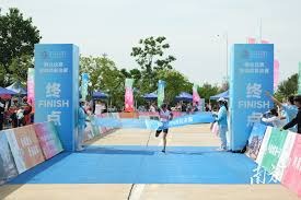 怀特30分钟内砍30+7+9+5三分，绿军队史首人