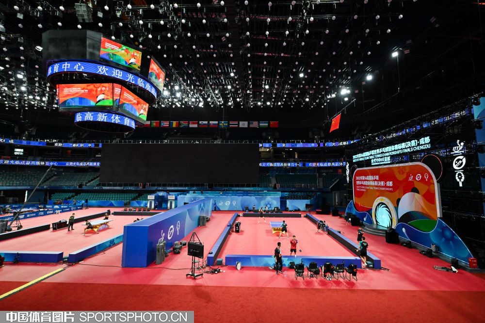 巴黎圣日耳曼球员奥斯曼·登贝莱荣膺国际足联年度最佳球员奖项！ 来源：阿根廷媒体TYC